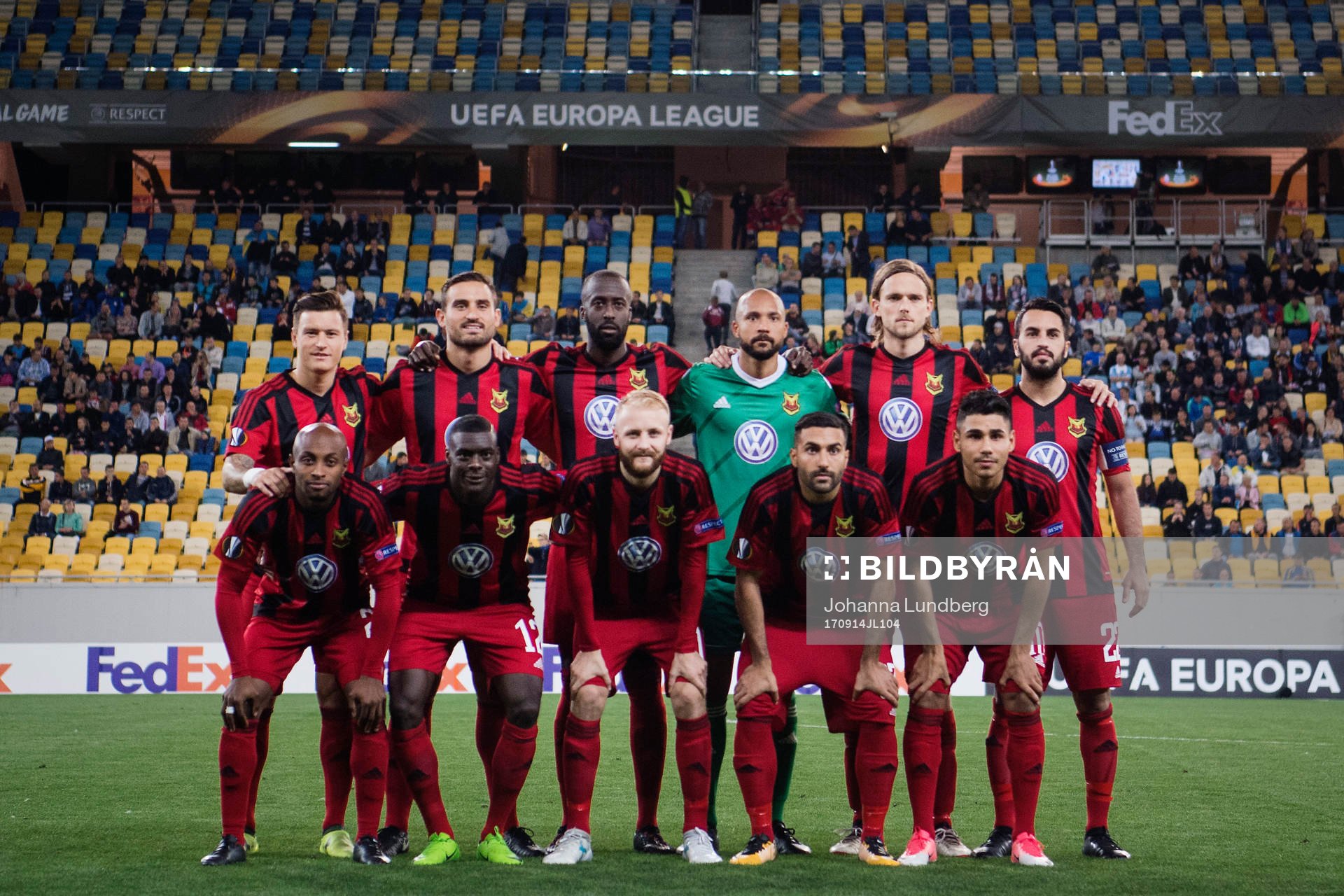 Östersunds spelare ställer upp för en lagbild
