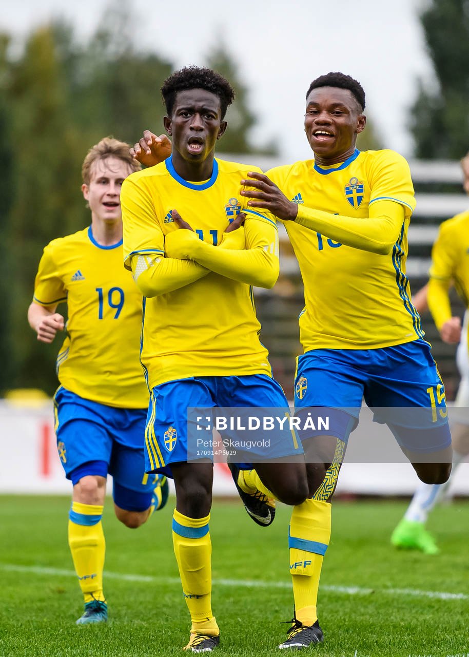 Sveriges Jack Lahne (v) jublar