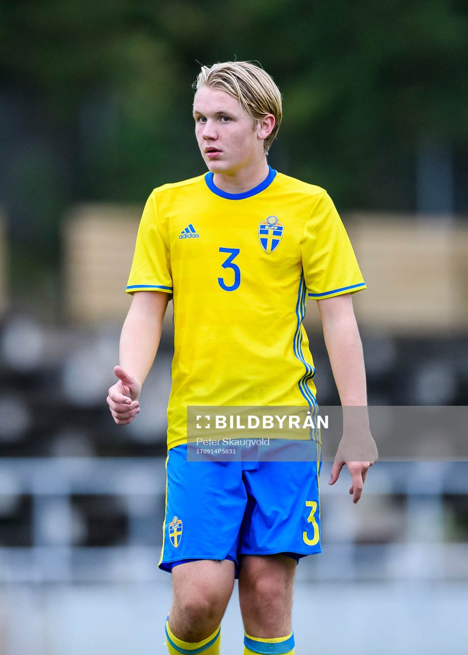 Sveriges Teodor Wålemark under P16 landskampen i fotboll mellan Sverige och Slovakien den 14 september 2017 i Piteå.