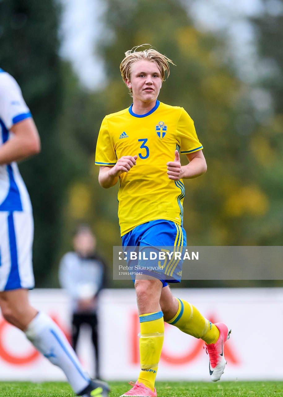 Sveriges Teodor Wålemark under P16 landskampen i fotboll mellan Sverige och Slovakien den 14 september 2017 i Piteå.