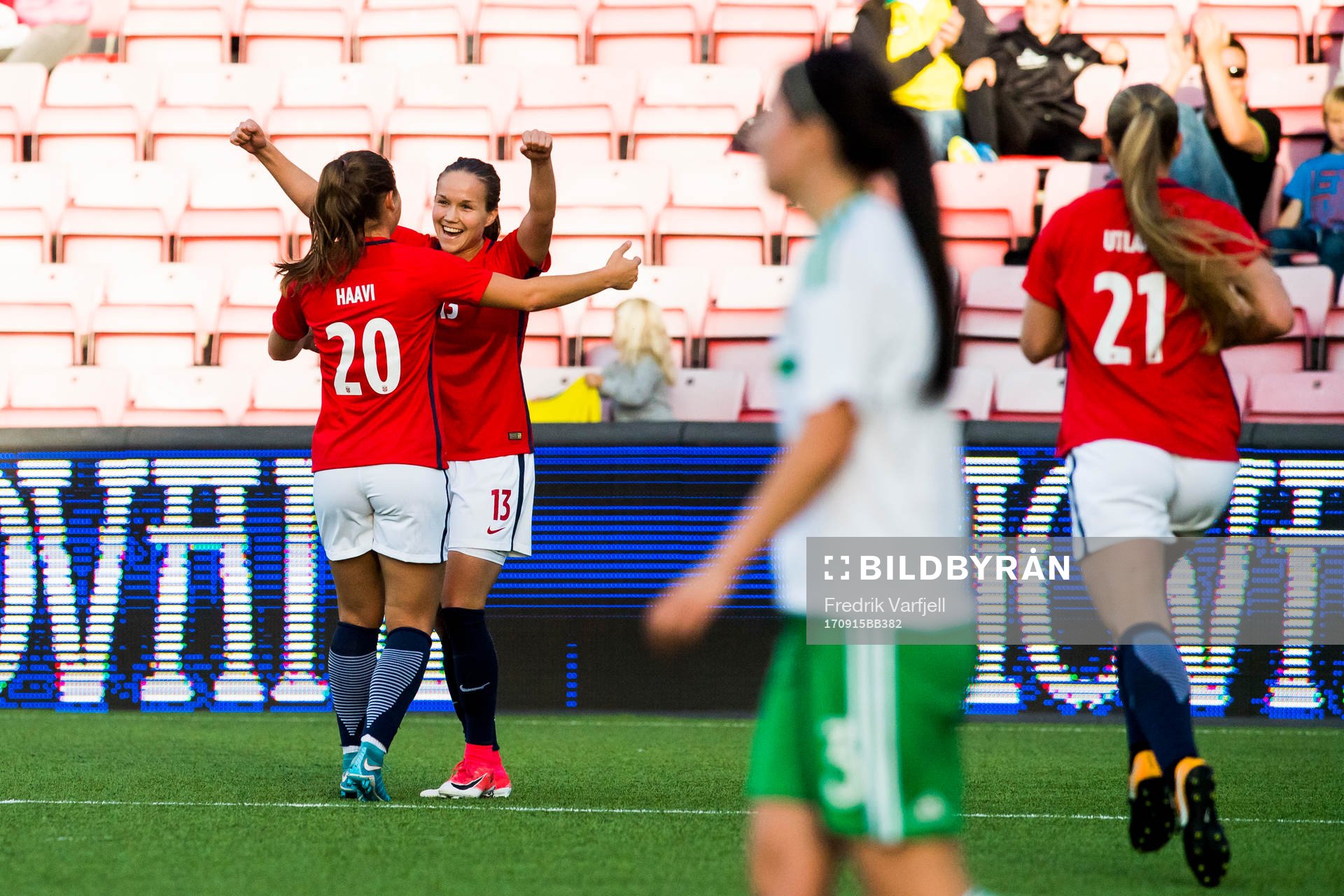 Guro Reiten of Norway celebrates with her teammates