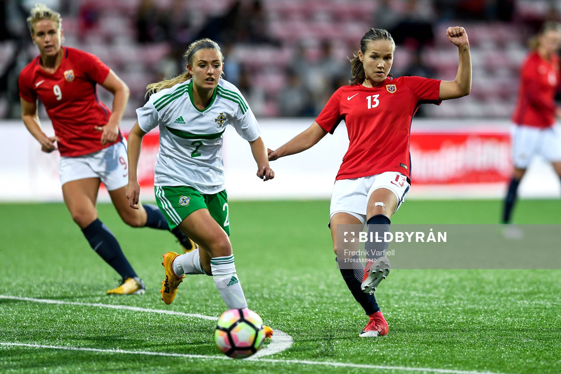 Rachel Newborough of Northern Ireland and Guro Reiten of