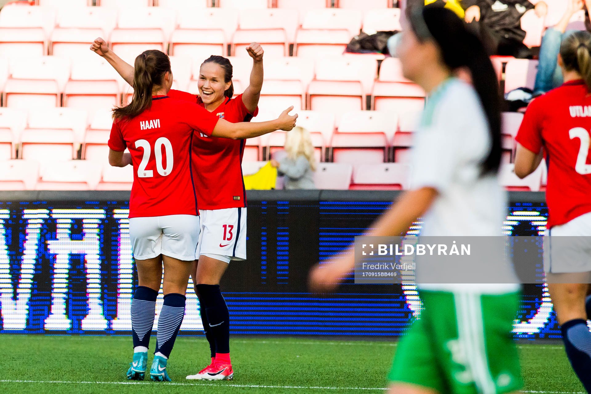 Guro Reiten of Norway celebrates with her teammates