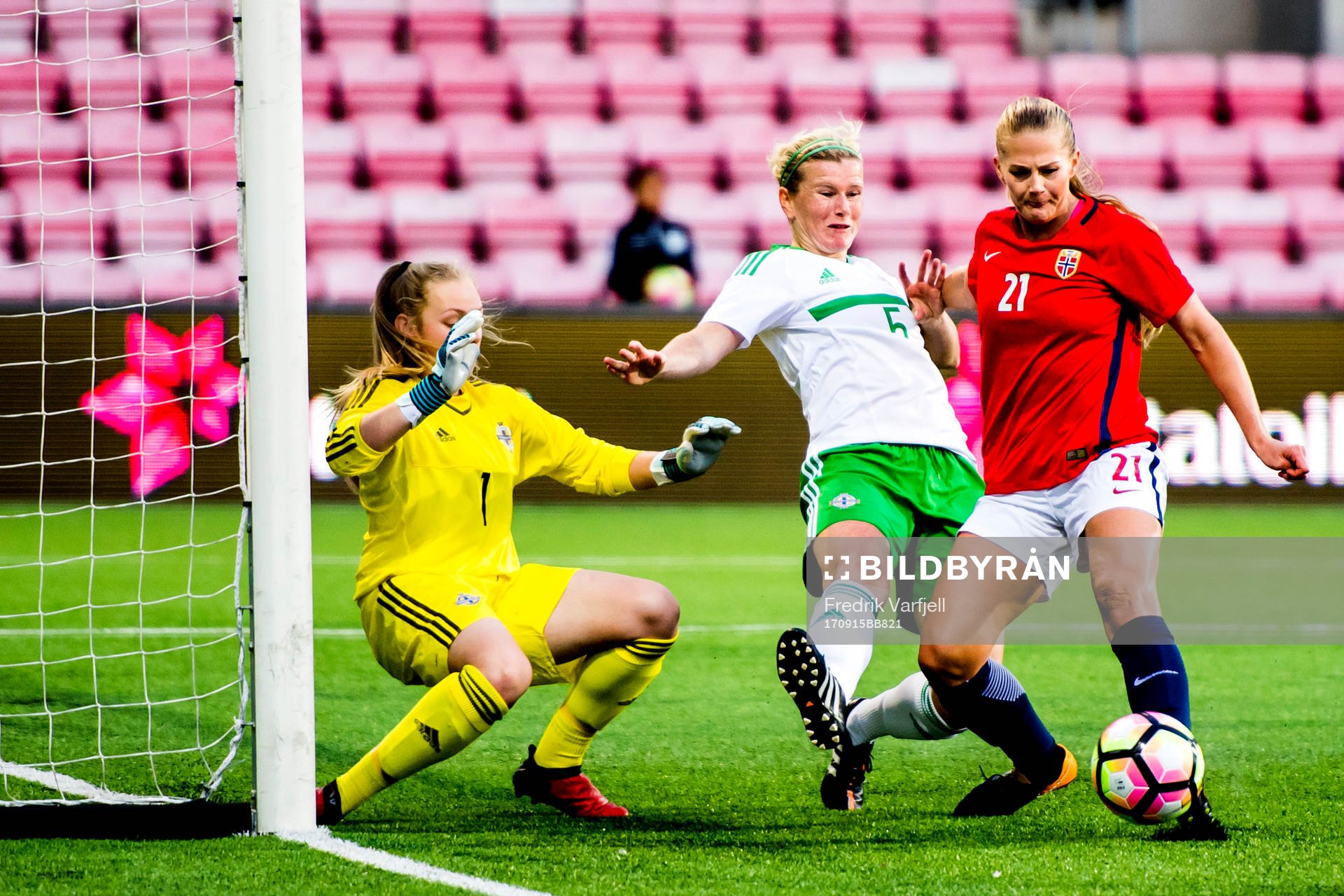 Goalkeeper Lauren Perry, Julie Nelson of Northern Ireland