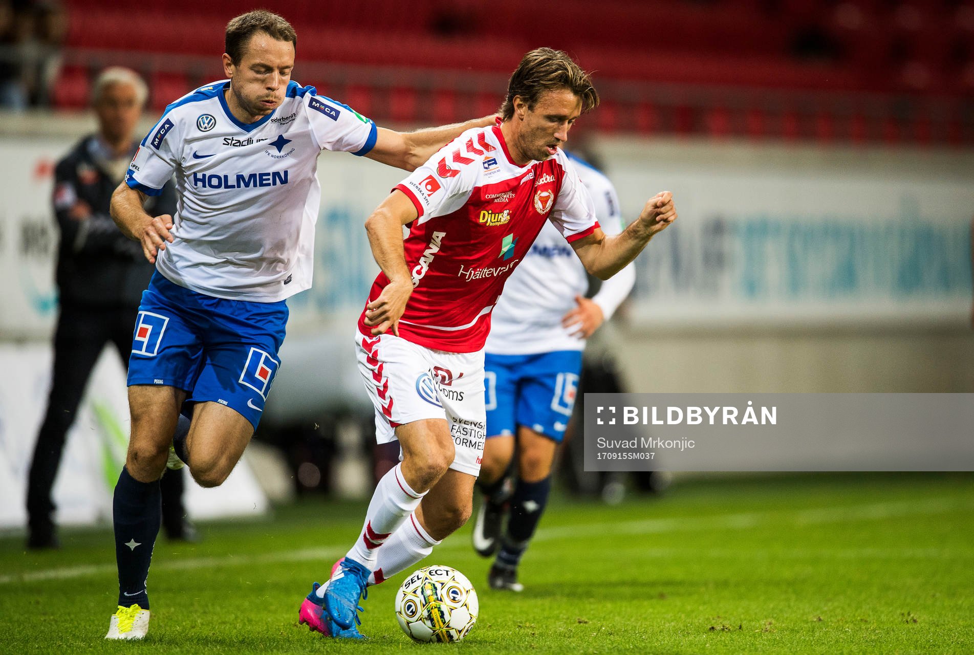 Kalmars Filip Hellquist och Norrköpings Jon Gudni Fjoluson
