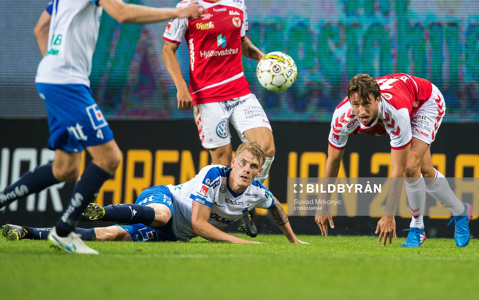 Kalmars Filip Hellquist och Norrköpings Eric Smith under fotbollsmatchen i Allsvenskan mellan Kalmar och Norrköping den 15 september 2017 i Kalmar.