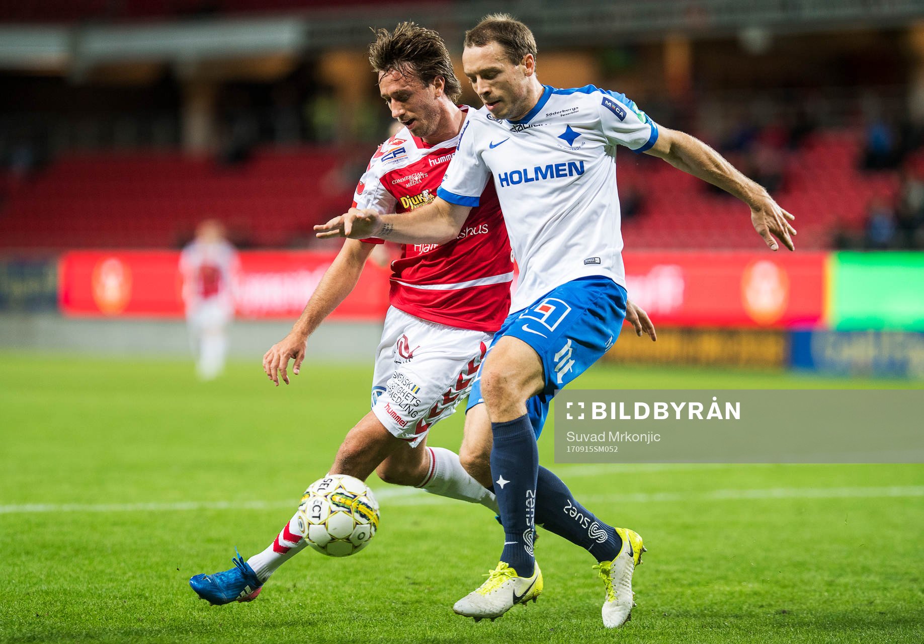 Kalmars Filip Hellquist och Norrköpings Jon Gudni Fjoluson