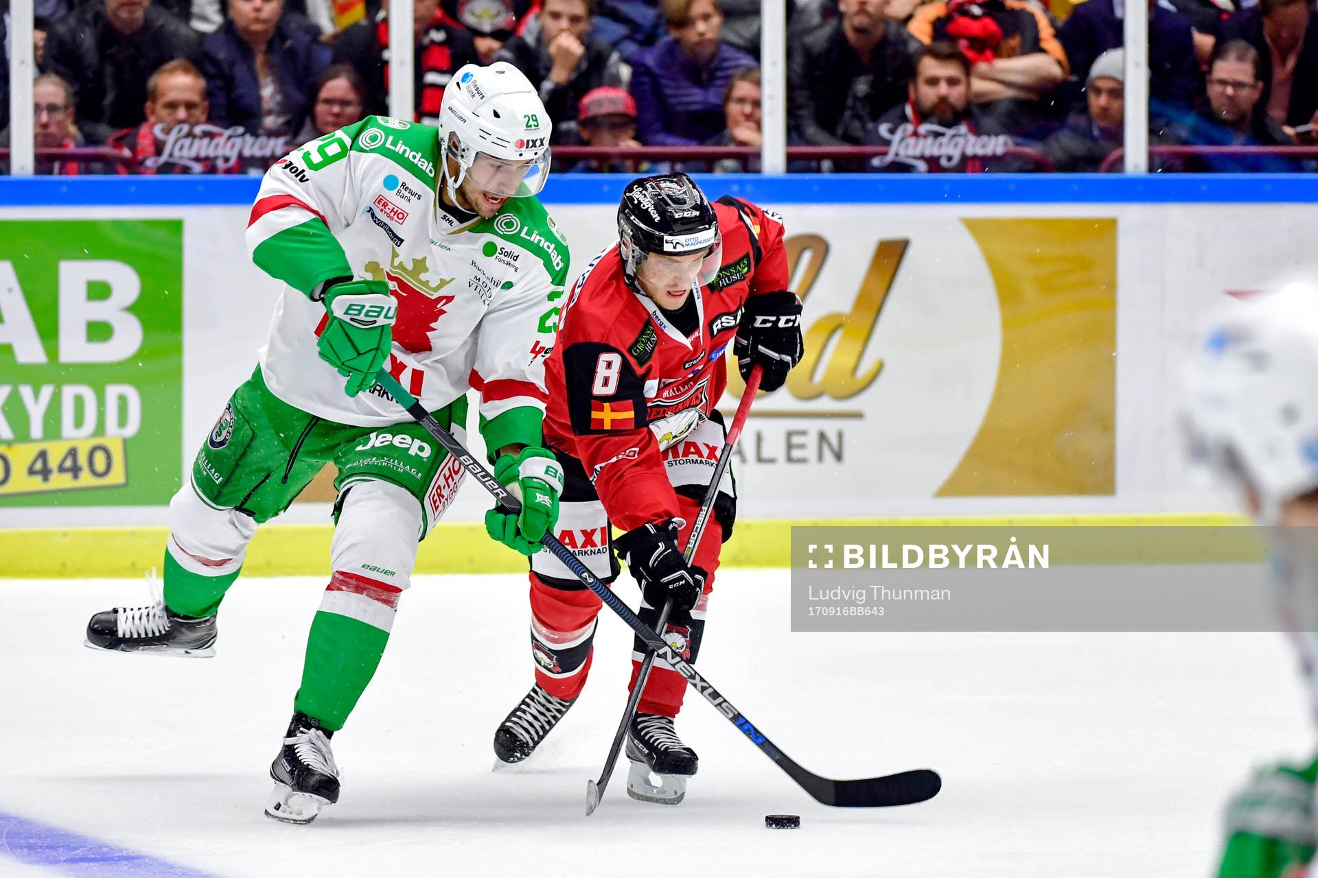 Rögles Ludvig Rensfeldt och Malmö Redhawks Johan Olofsson