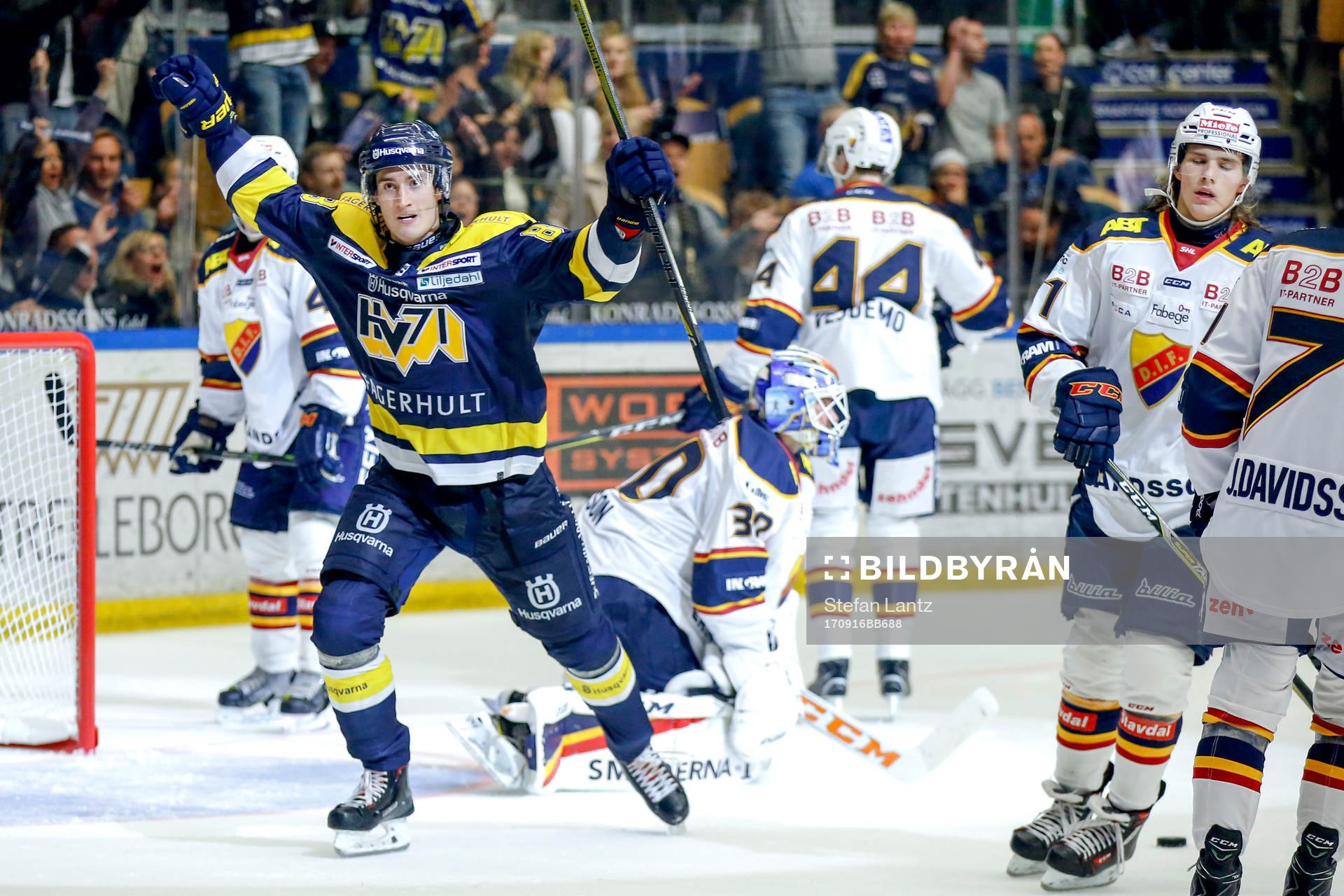s Pierre Engvall jublar