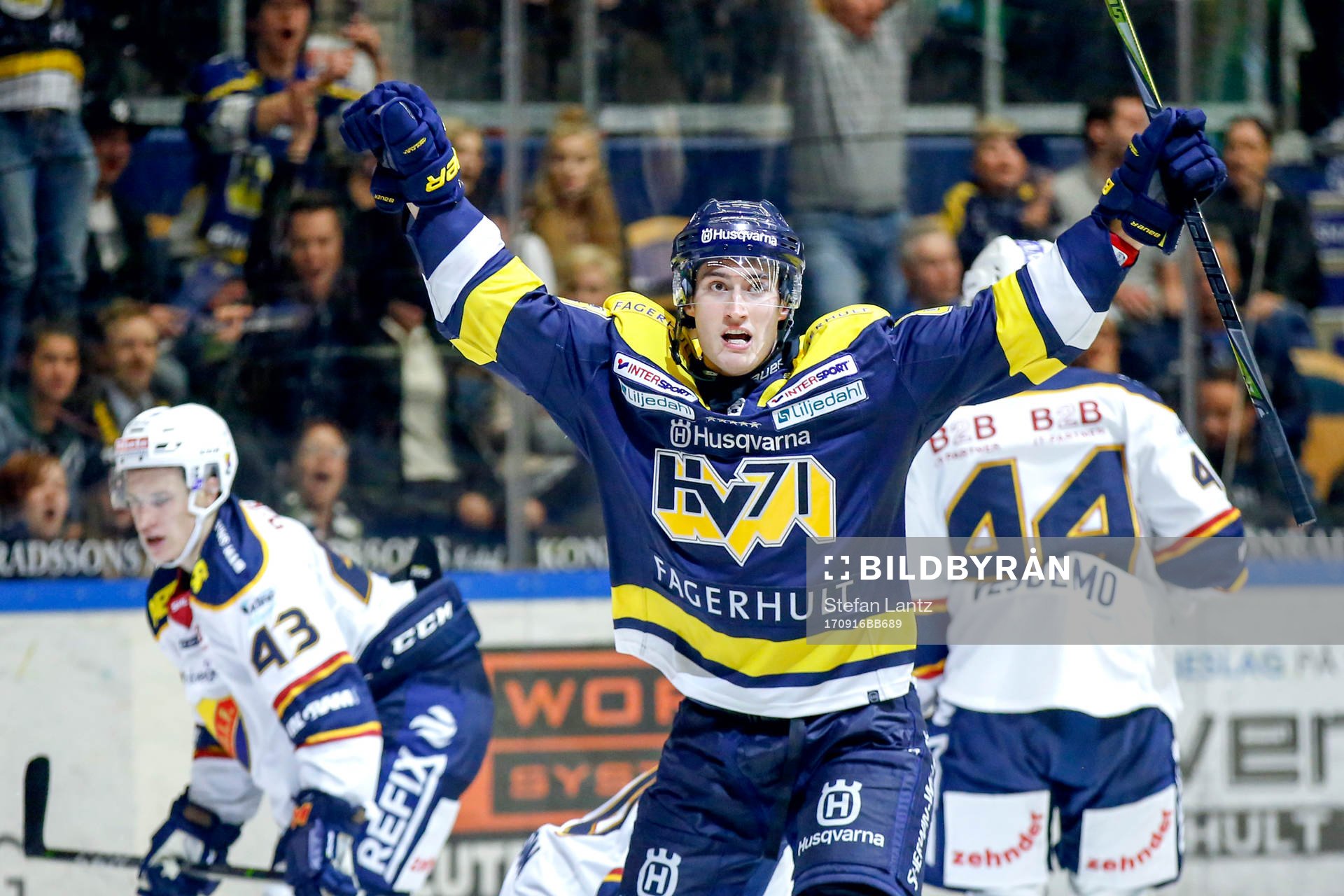 s Pierre Engvall jublar