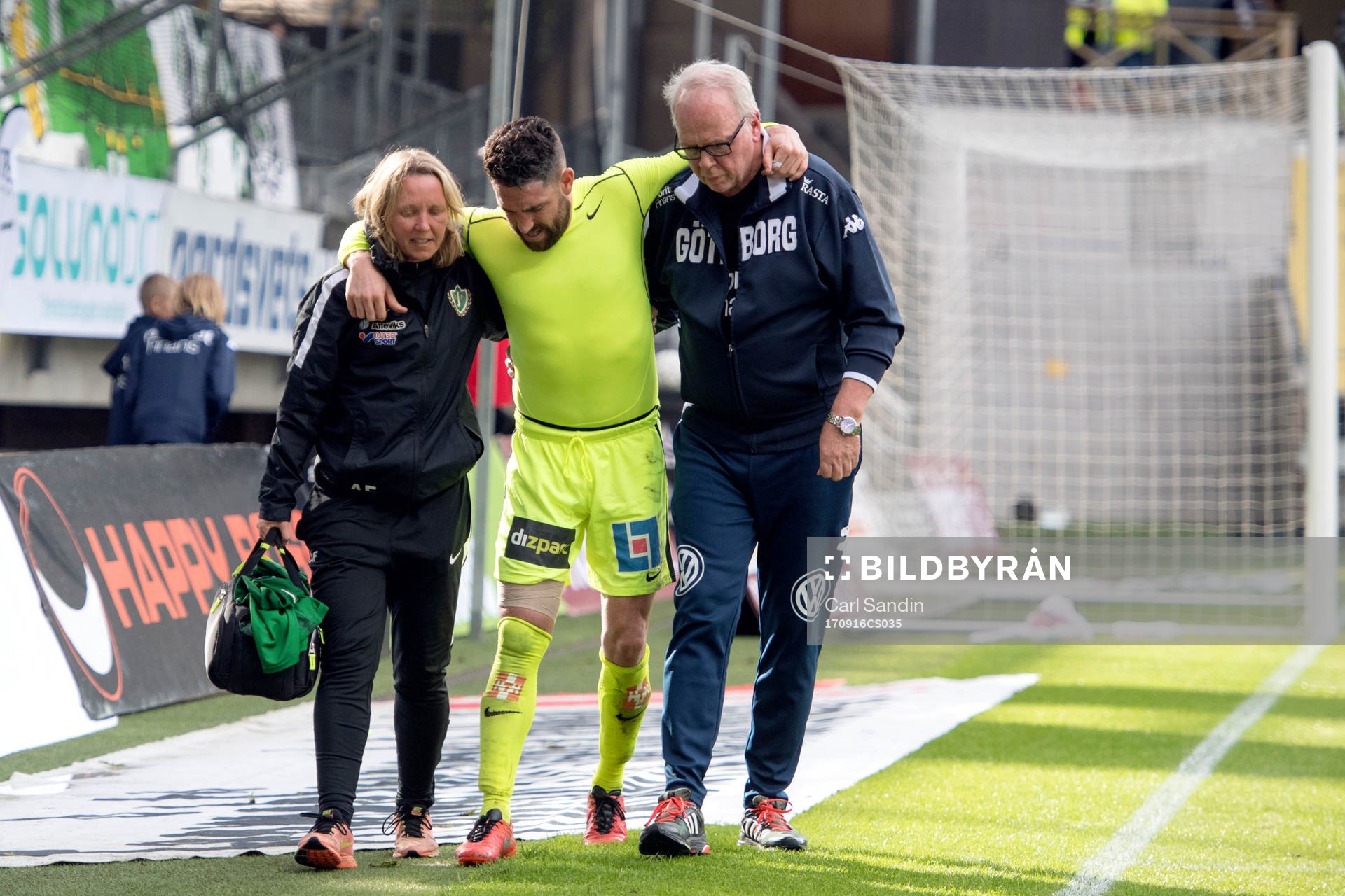 Jönköpings målvakt Francisco Marmolejo Mancilla byts ut under fotbollsmatchen i Allsvenskan mellan IFK Göteborg och Jönköping den 16 september 2017 i Göteborg.