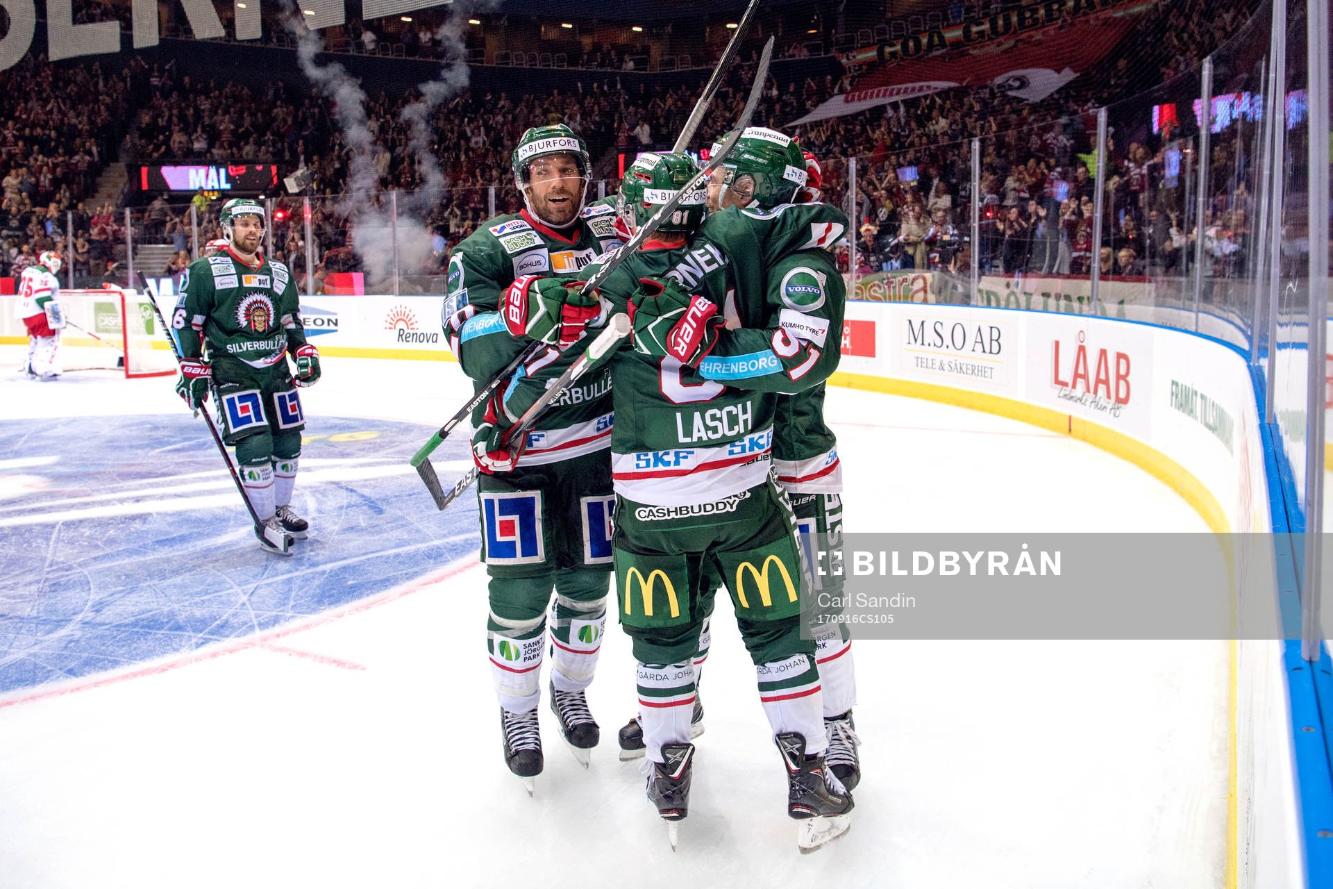 Frölundas Ryan Lasch jublar med lagkamrater