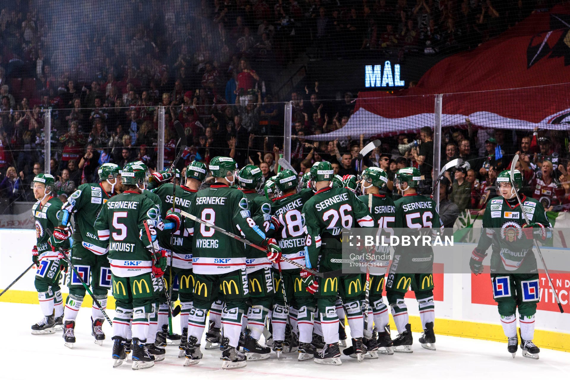 Frölundas spelare jublar