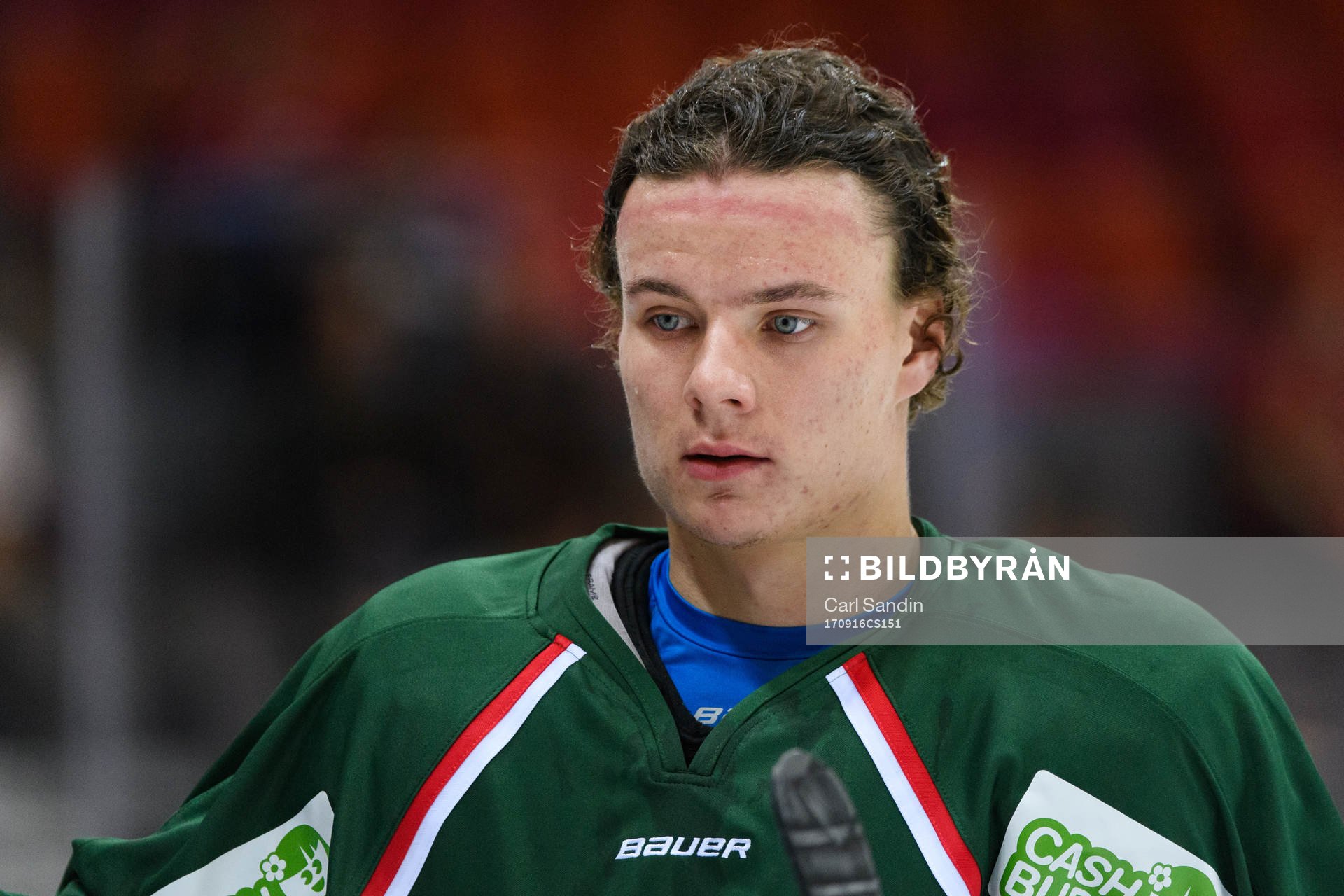 Frölundas Victor Olofsson innan ishockeymatchen i SHL