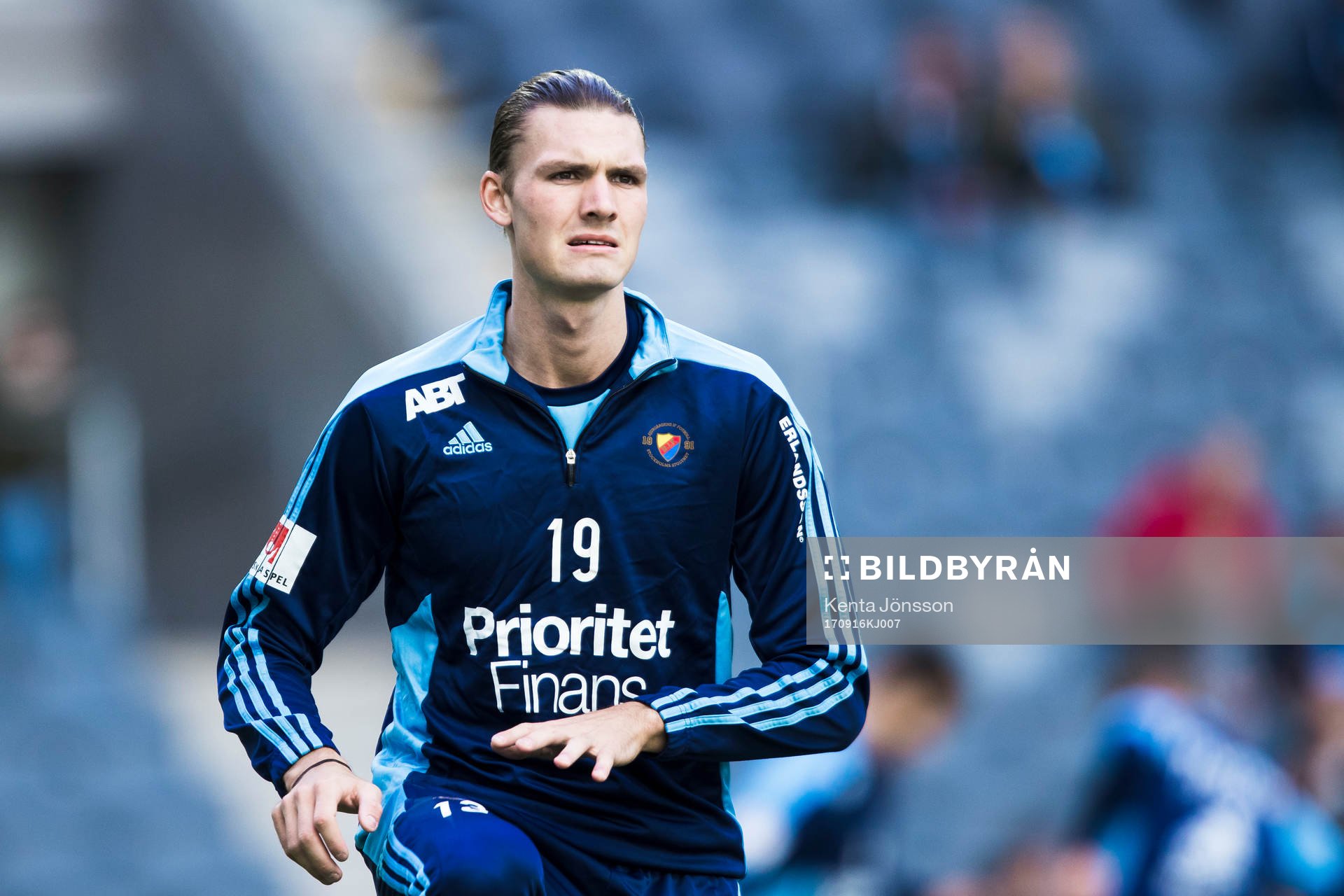 Djurgårdens Julian Kristoffersen innan fotbollsmatchen i