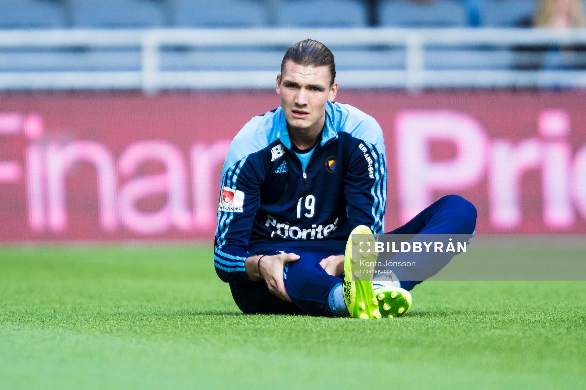 Djurgårdens Julian Kristoffersen innan fotbollsmatchen i