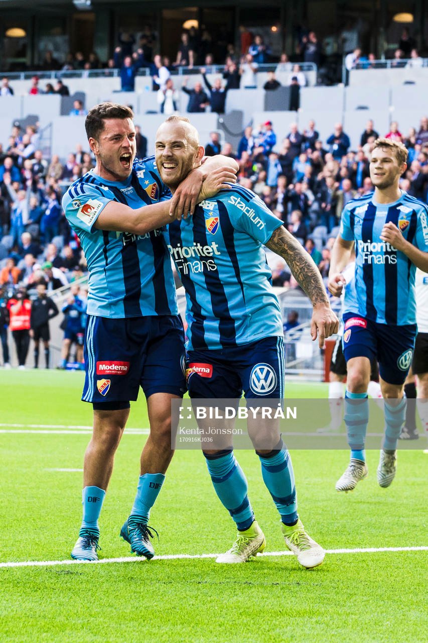 Djurgårdens Magnus Eriksson jublar med Kerim Mrabti