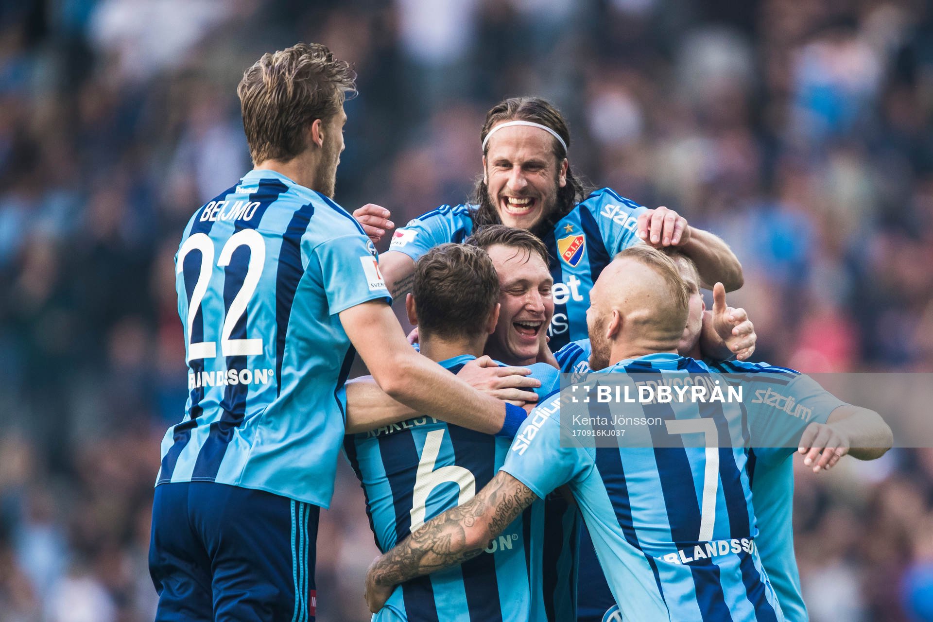 Djurgårdens Kim Källström jublar med Felix Beijmo ,