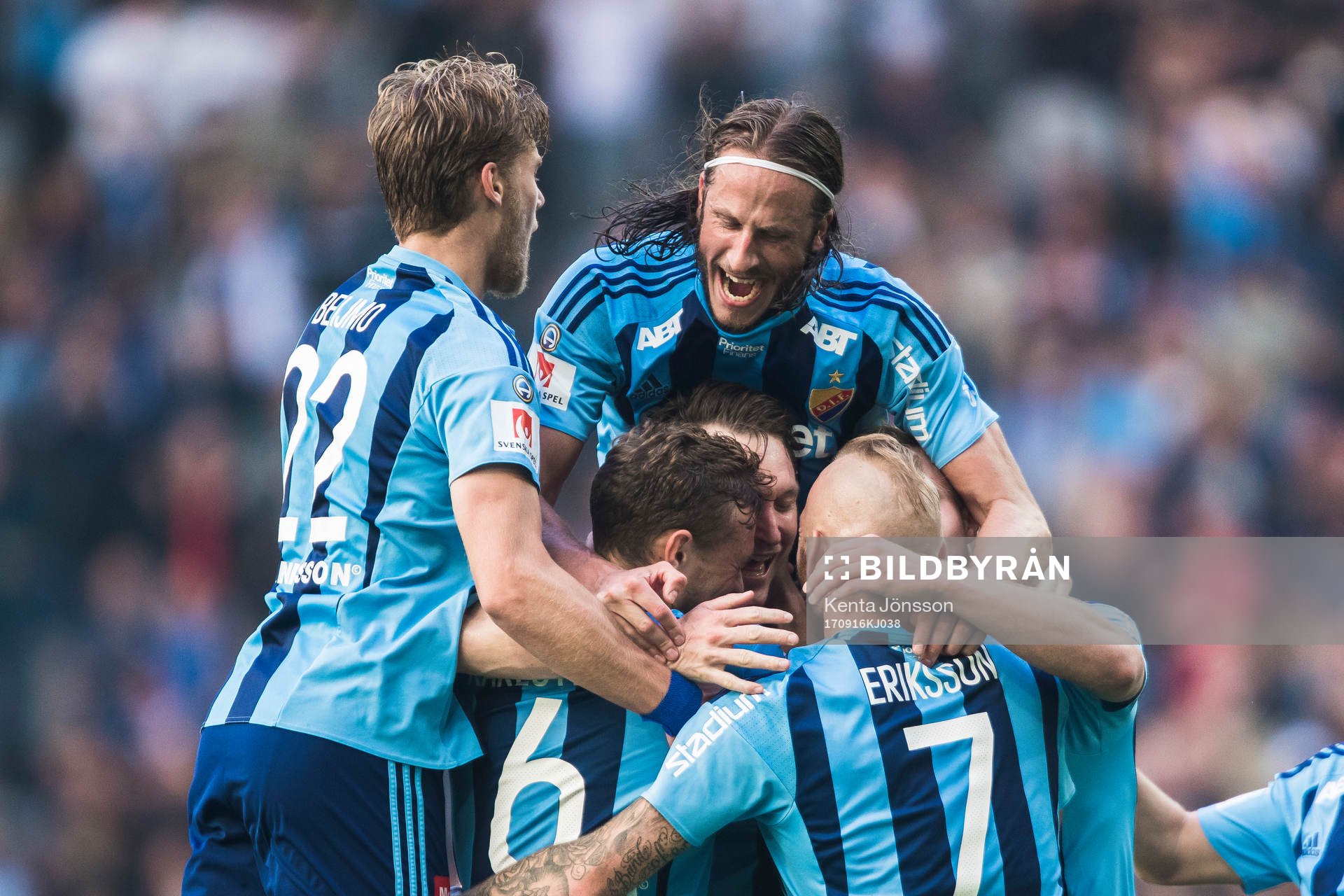 Djurgårdens Kim Källström jublar med Felix Beijmo ,