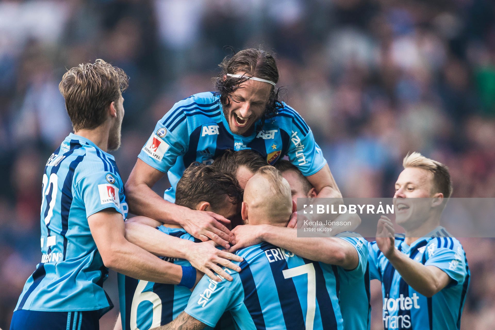 Djurgårdens Kim Källström jublar med Felix Beijmo , Jonas Olsson , Magnus Eriksson och Elliot Käck efter 1-0 under fotbollsmatchen i Allsvenskan mellan Djurgården och Örebro den 16 September 2017 i Stockholm.