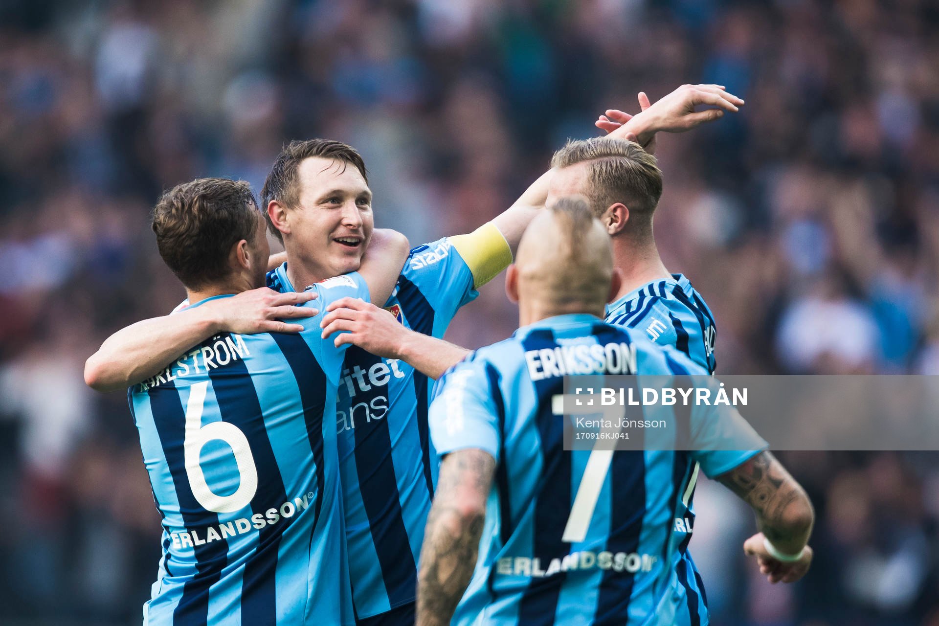 Djurgårdens Kim Källström jublar med Jesper Karlström,