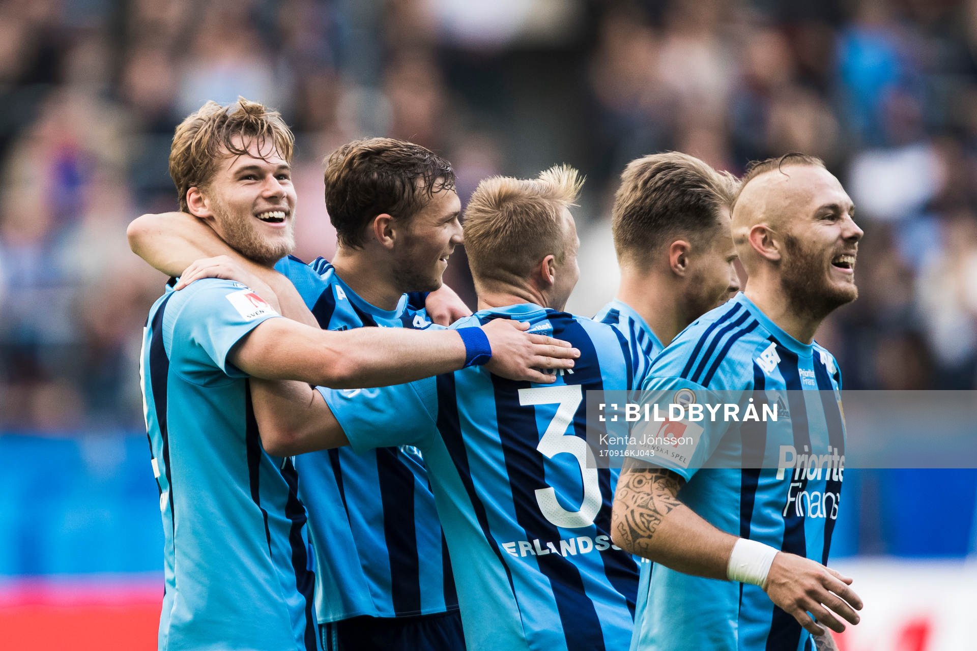 Djurgårdens Felix Beijmo (v) jublar