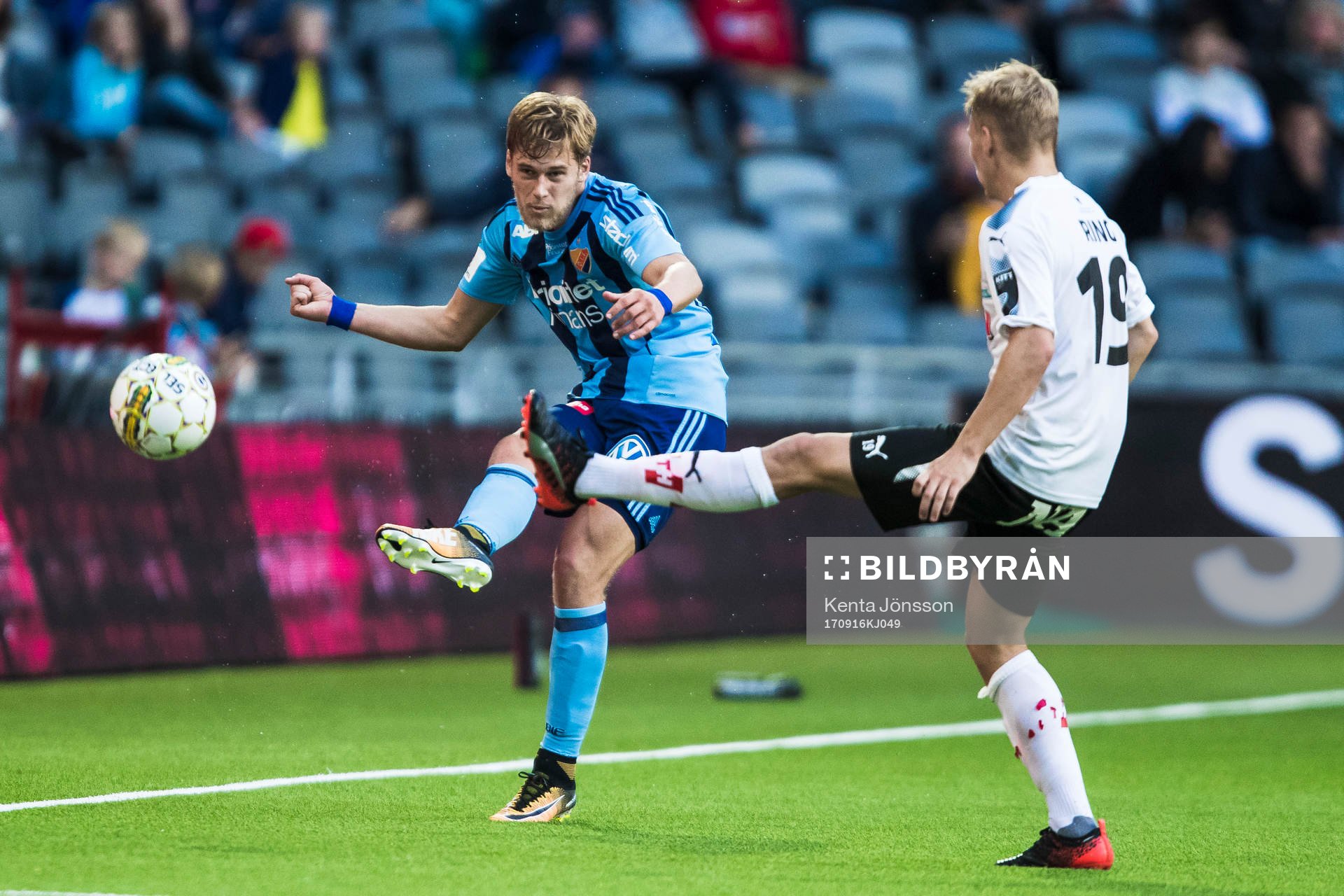 Djurgårdens Felix Beijmo och Örebros Sebastian Ring