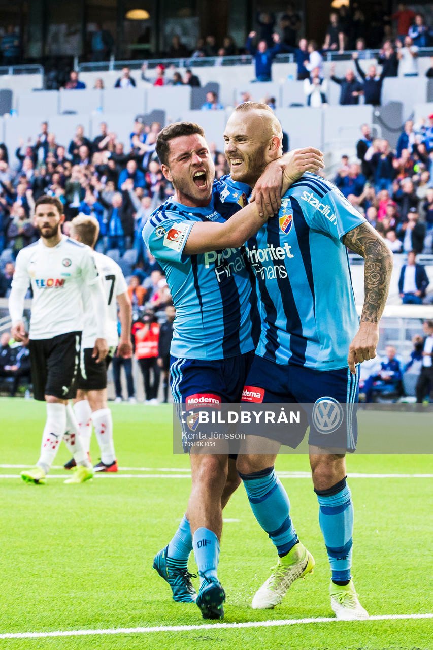 Djurgårdens Magnus Eriksson jublar med Kerim Mrabti
