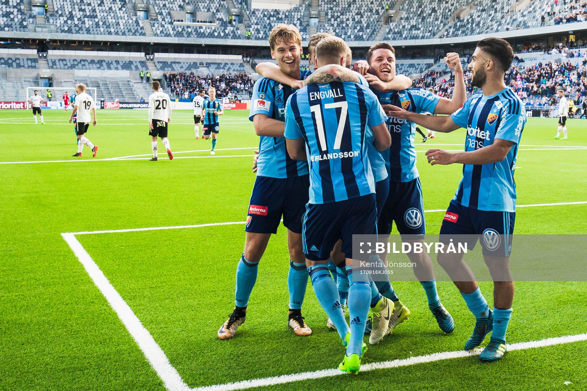 Djurgårdens Magnus Eriksson jublar Felix Beijmo , Kerim