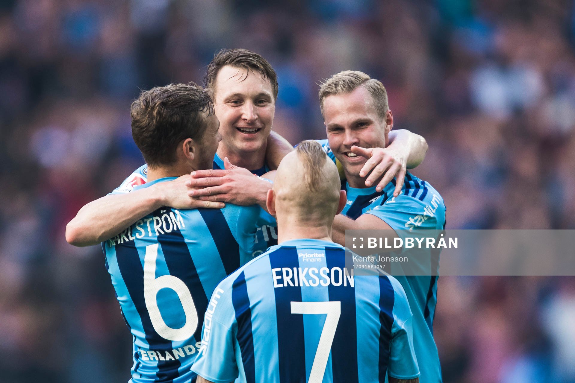 Djurgårdens Kim Källström jublar med Jesper Karlström ,