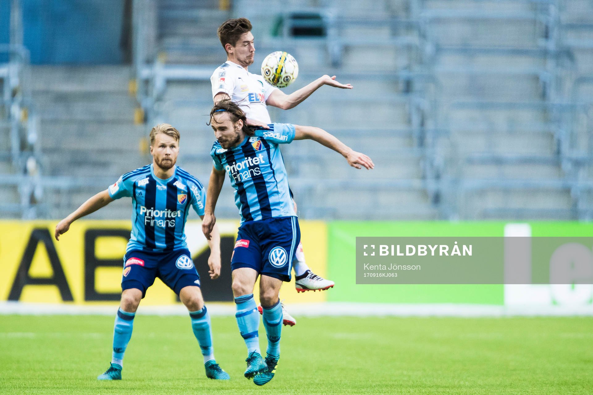 Örebros Victor Sköld och Djurgårdens Kevin Walker