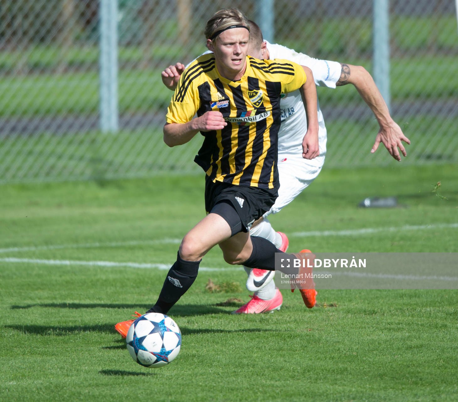 IFK Hässleholms Philip Bengtsson i matchen i division 2