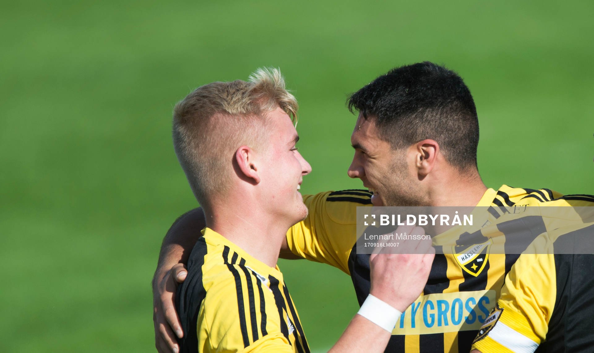 IFK Hässleholms Linus Svensson och Tommy Filipovic jublar