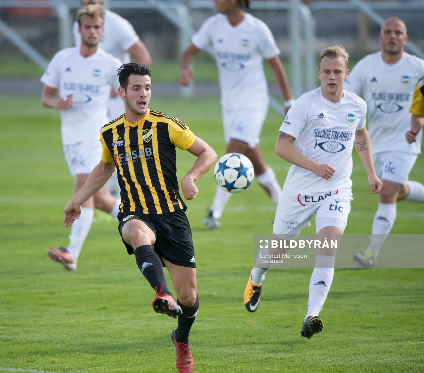 IFK Hässleholms  Egzon Ademi i matchen i division 2 mellan