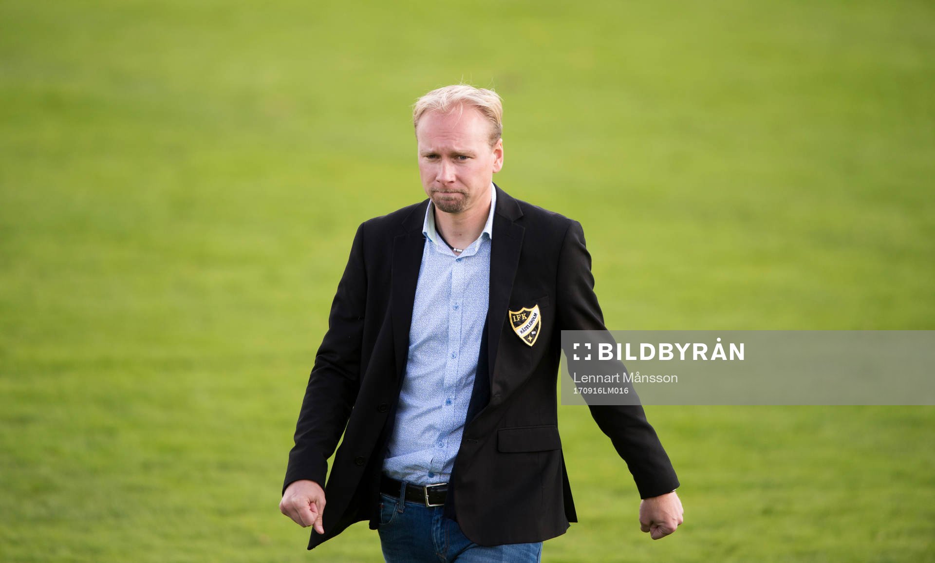 IFK Hässleholms  tränare Daniel Nilsson i matchen i