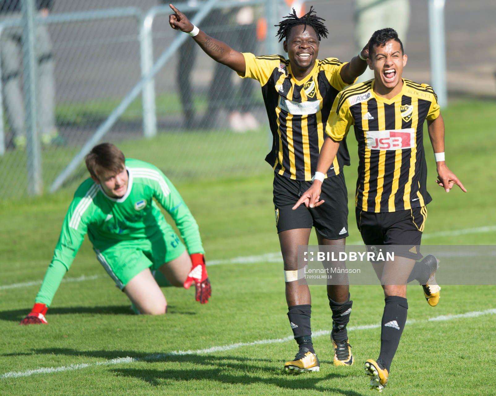 IFK Hässleholms  Waed Shaif grattas av Patrick Osiako i