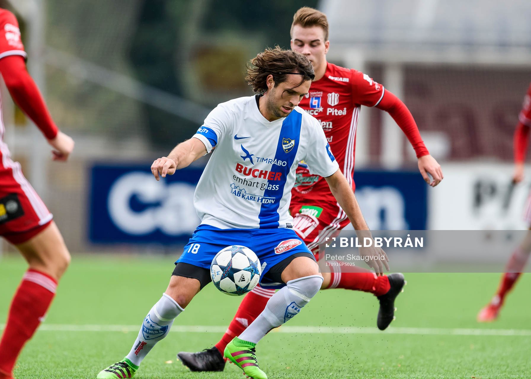 Timrås Mehmed Hafizovic med bollen