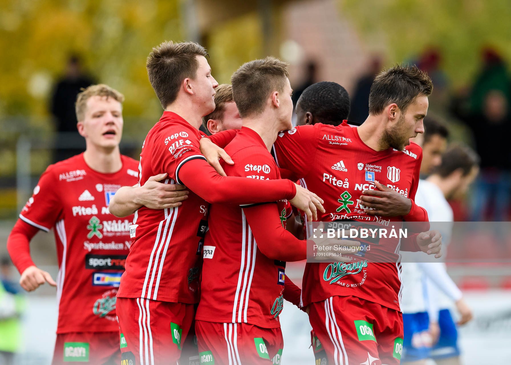 Piteås Pontus Sundqvist (h) jublar