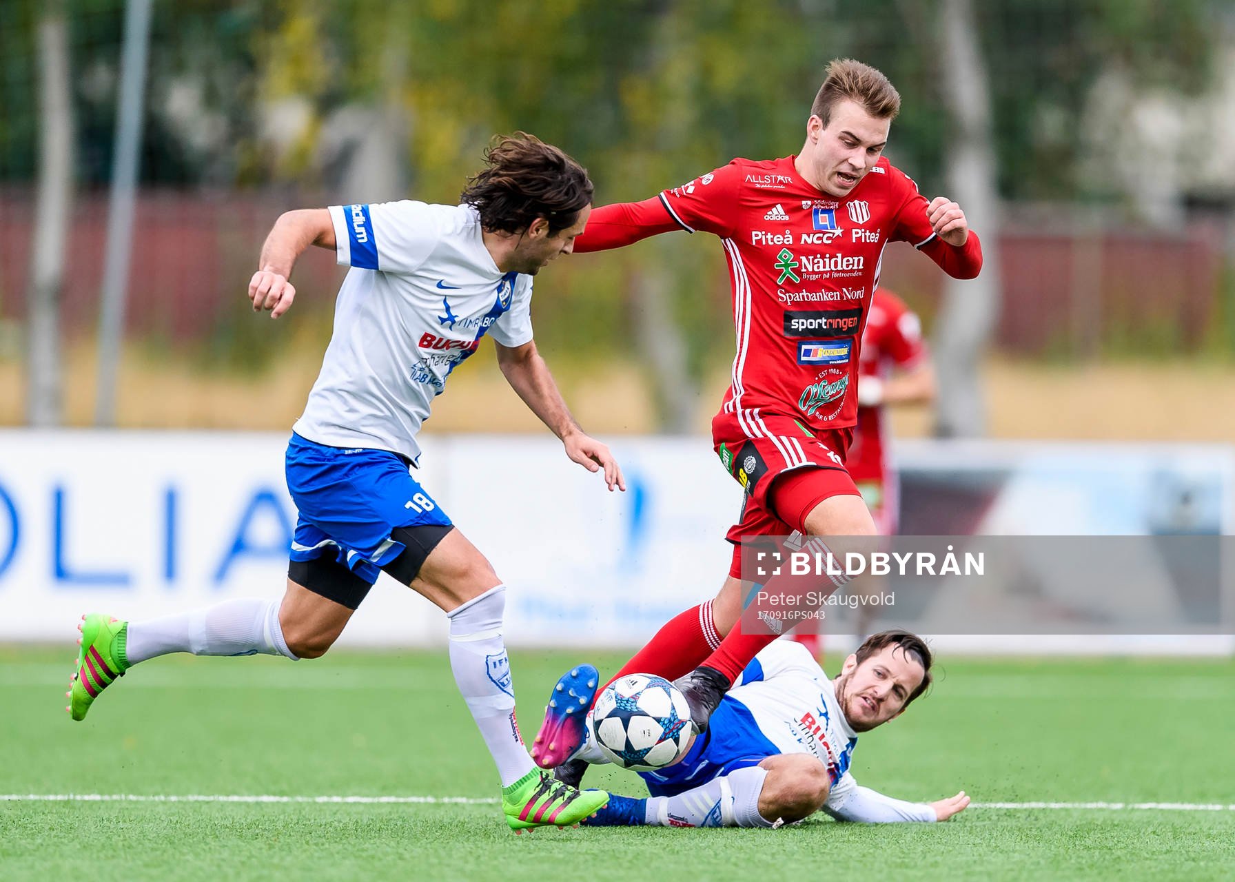 Piteås Alex Naylor med bollen