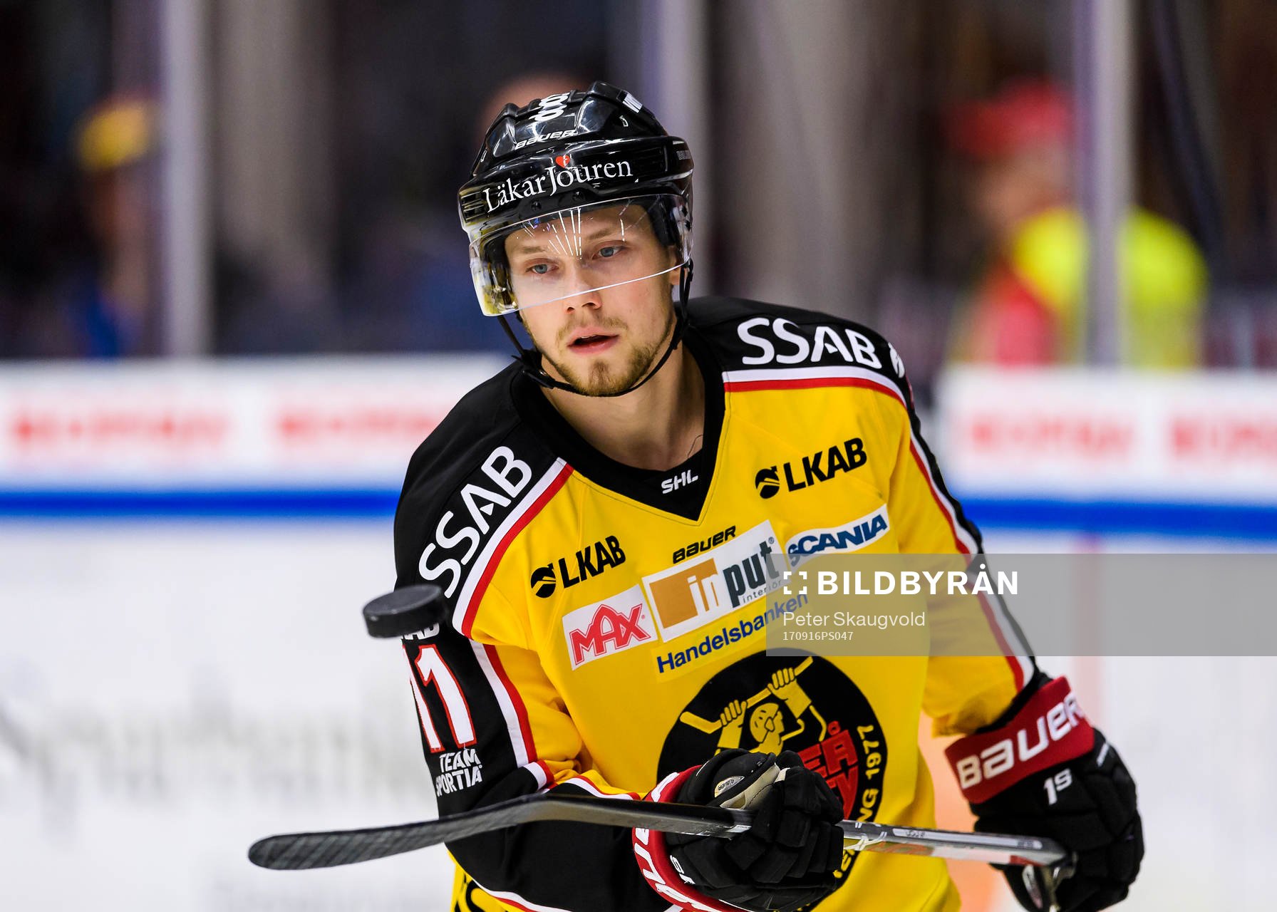 Luleås Petter Emanuelsson på uppvärmningen