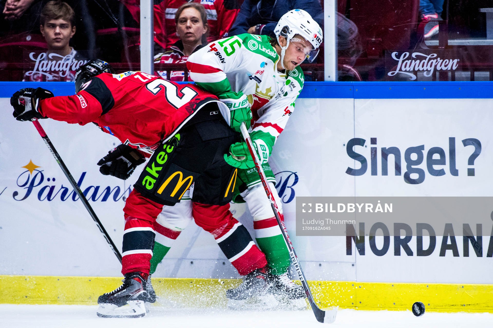Malmö Redhawks Daniel Zaar och Rögles Simon Ryfors