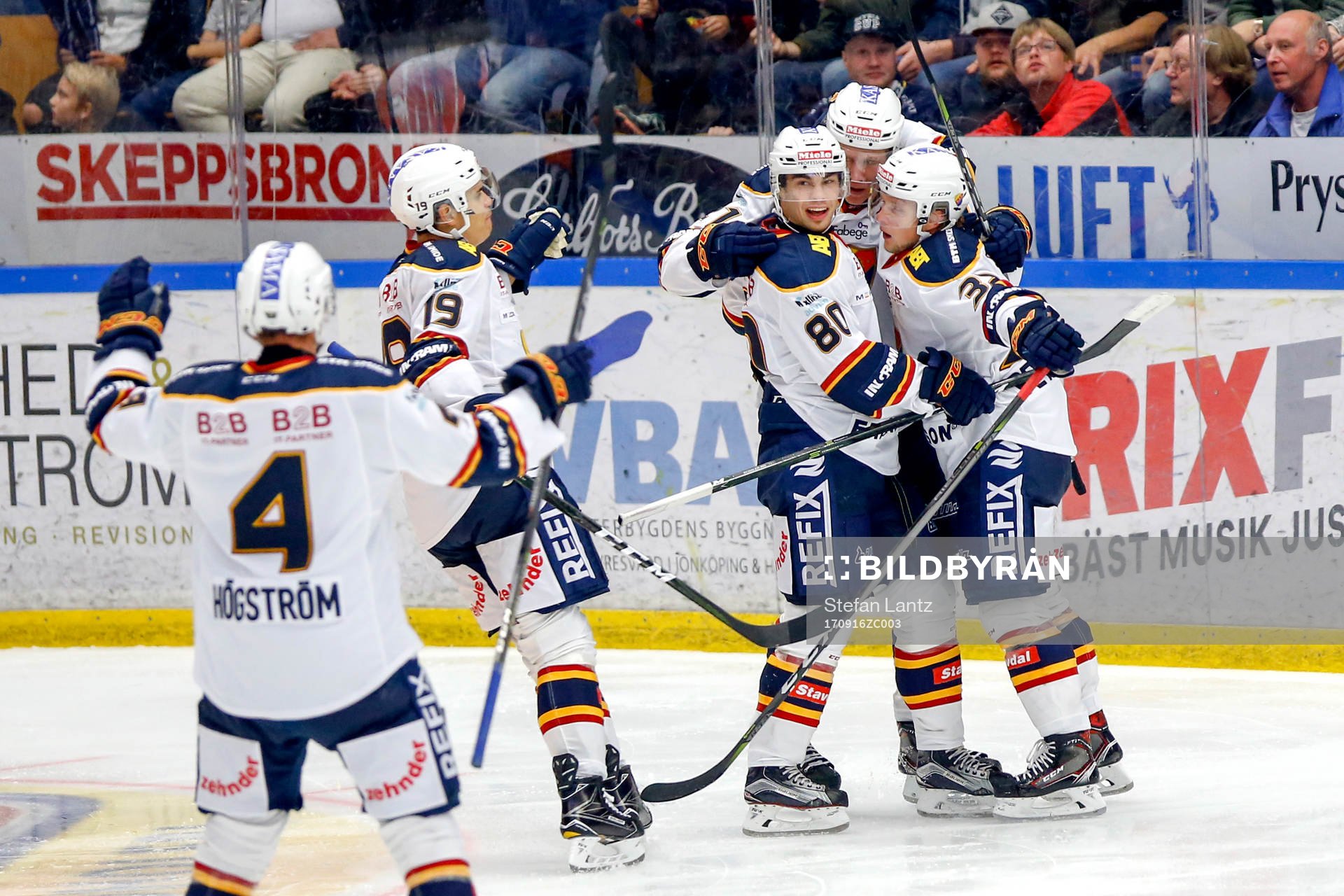 Djurgårdens Gustav Possler jublar med lagkamrater