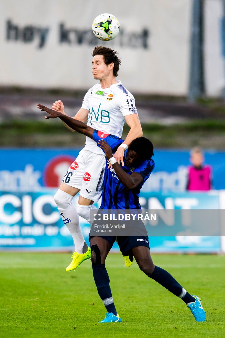 Lars-Christopher Vilsvik of Strømsgodset and Moussa