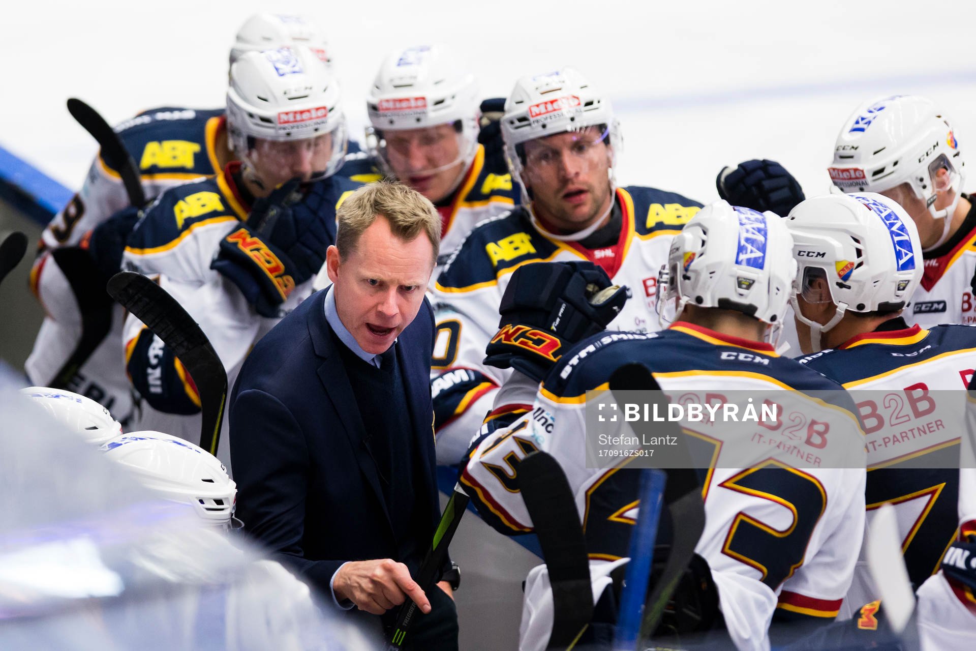 Djurgårdens tränare Robert Ohlsson coachar