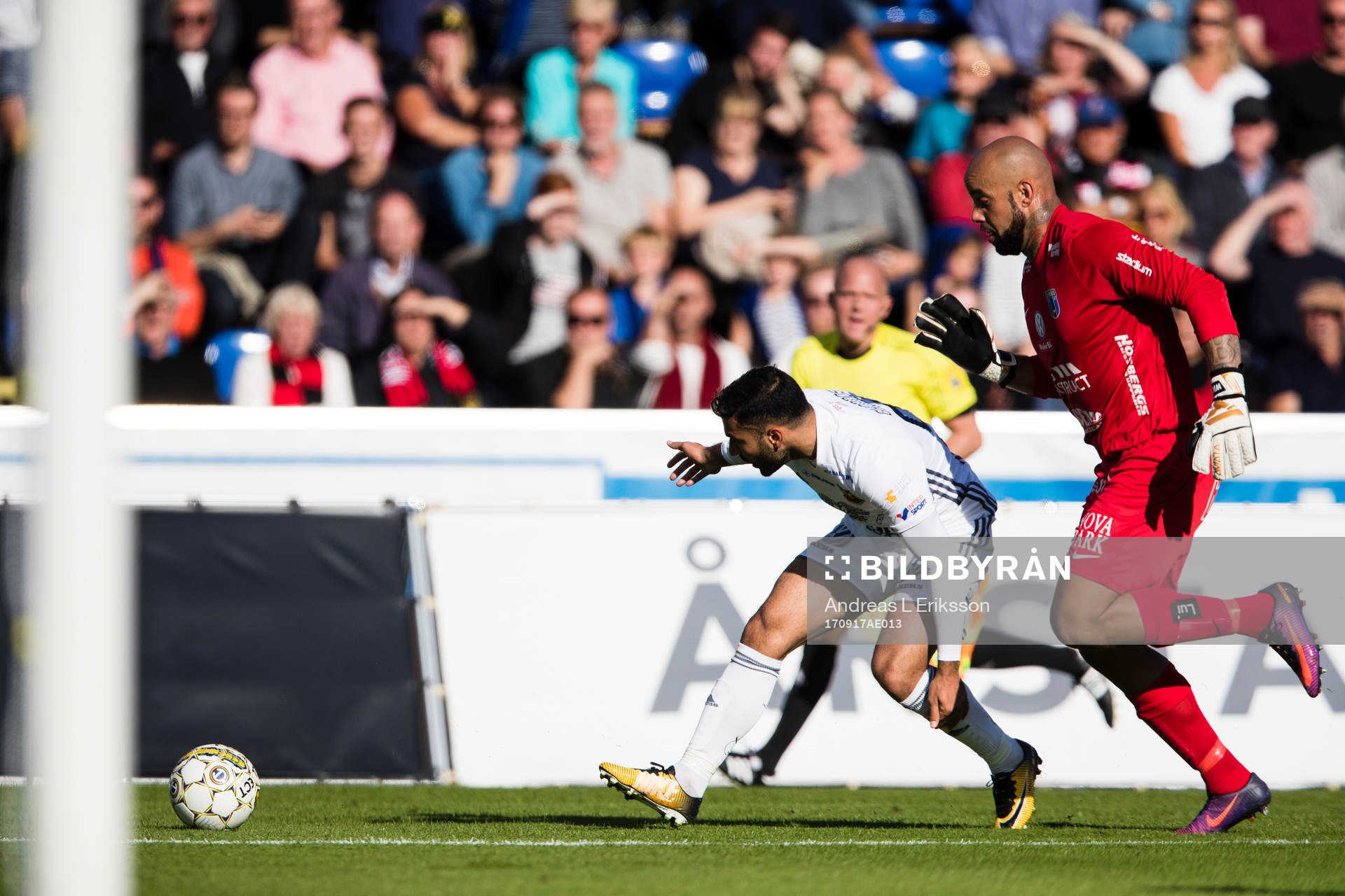 Östersunds Saman Ghoddos går omkull