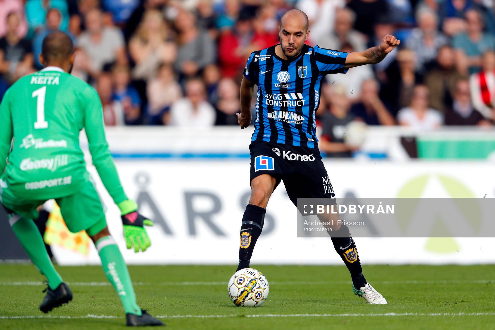 Sirius Oscar Pehrsson och Östersunds målvakt Aly Keita