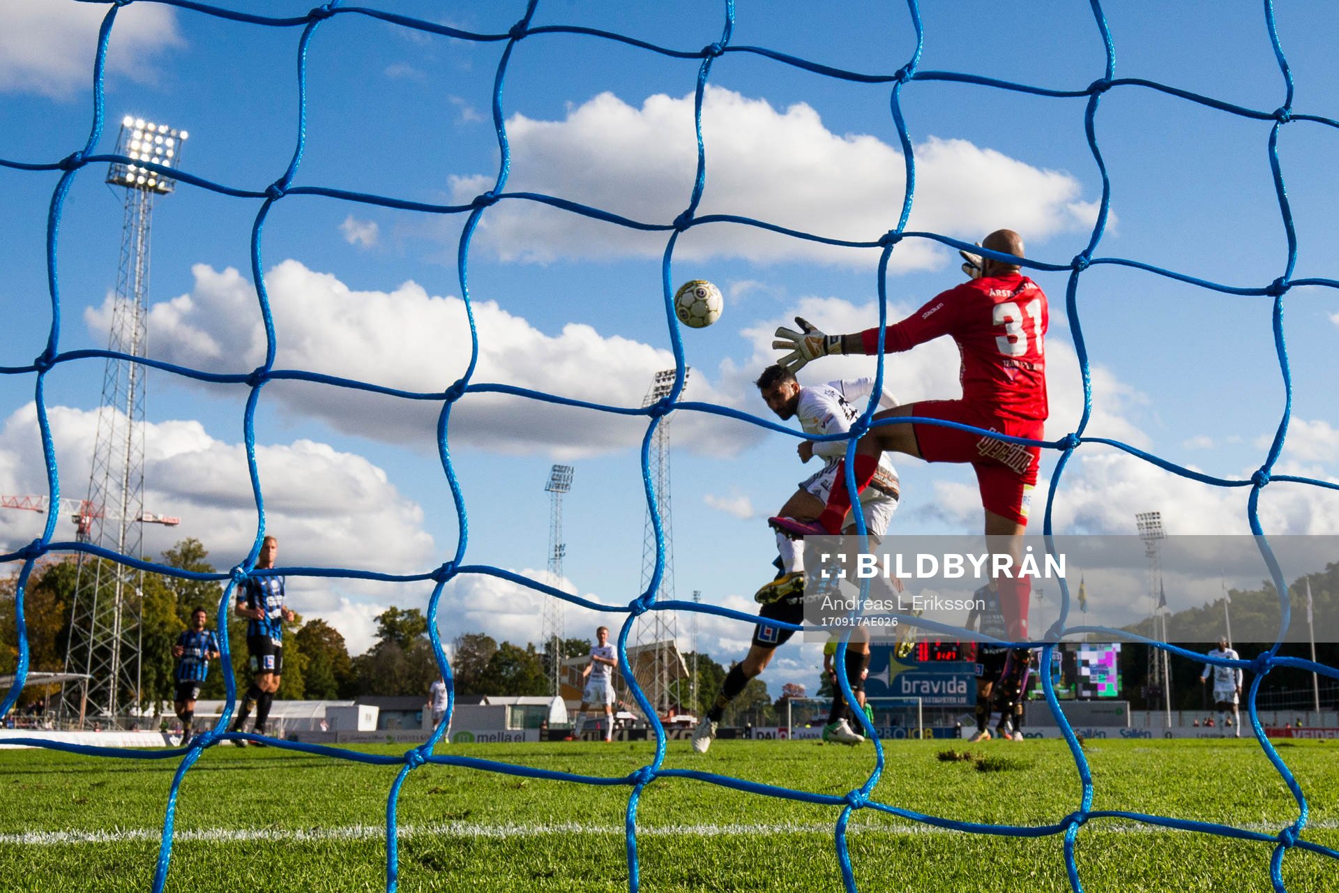 Östersunds Saman Ghoddos nickar in 0-2 för Östersund