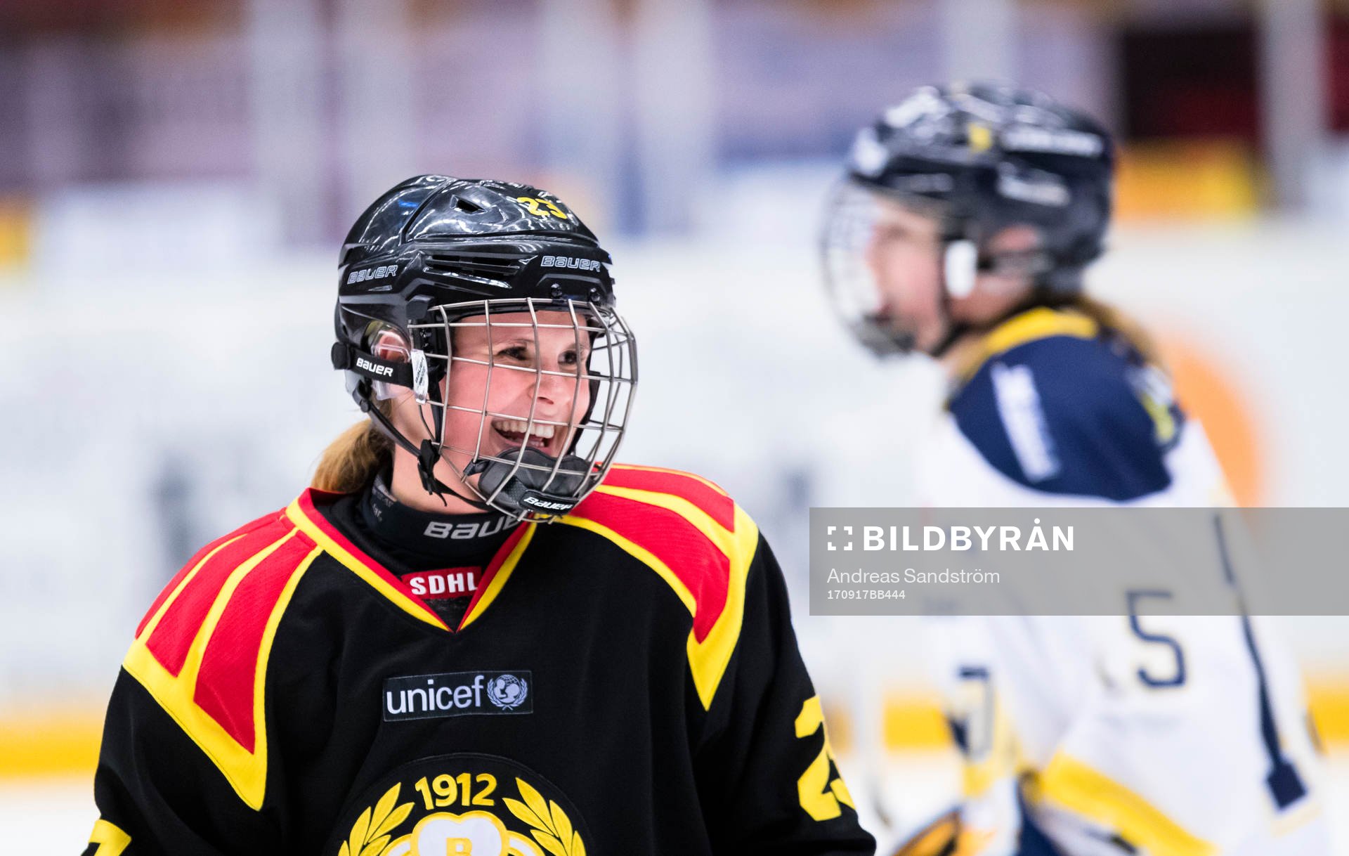 Brynäs Wilma Carlsson ler