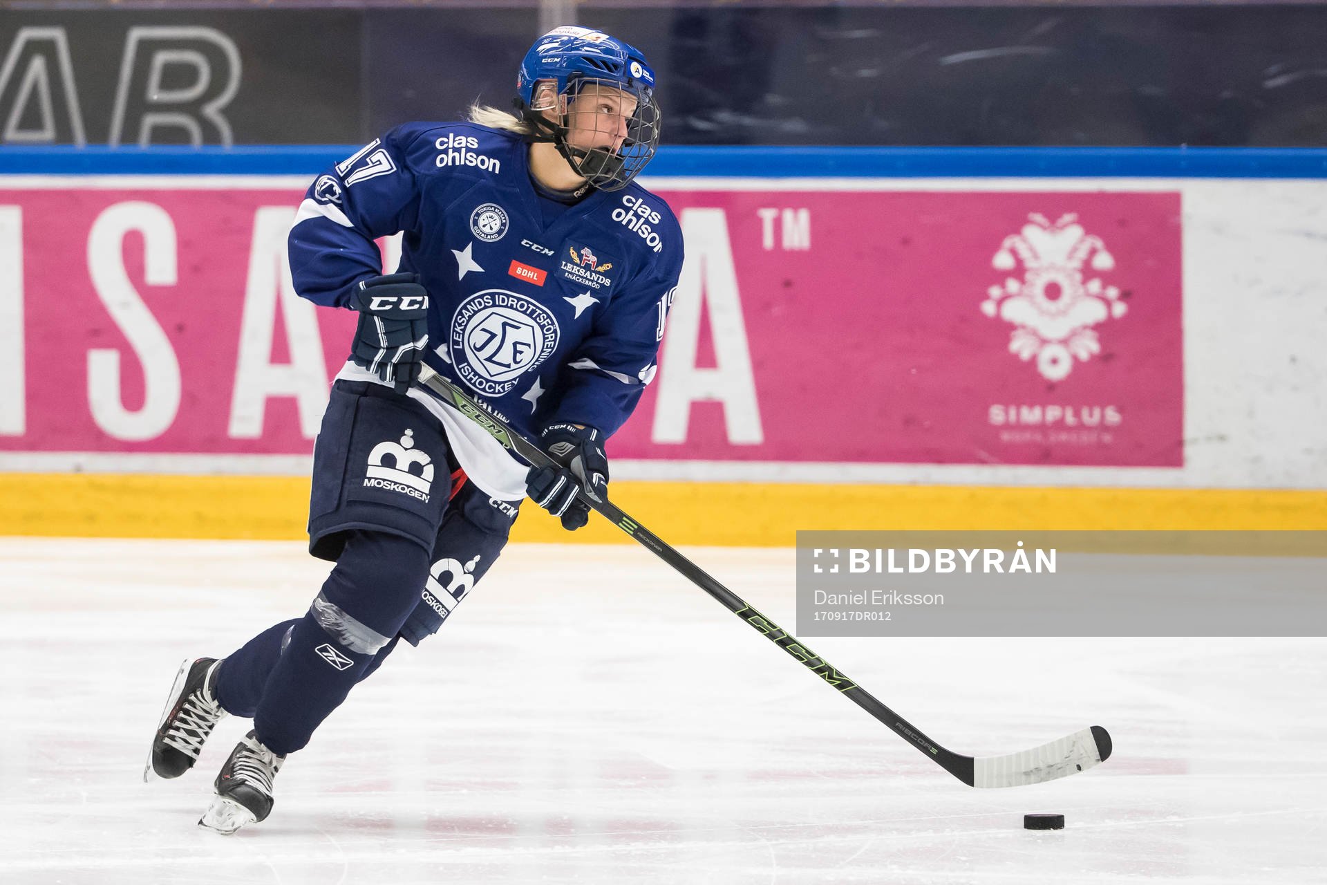 Leksands Hanna Lindqvist  i ishockeymatchen i SDHL mellan