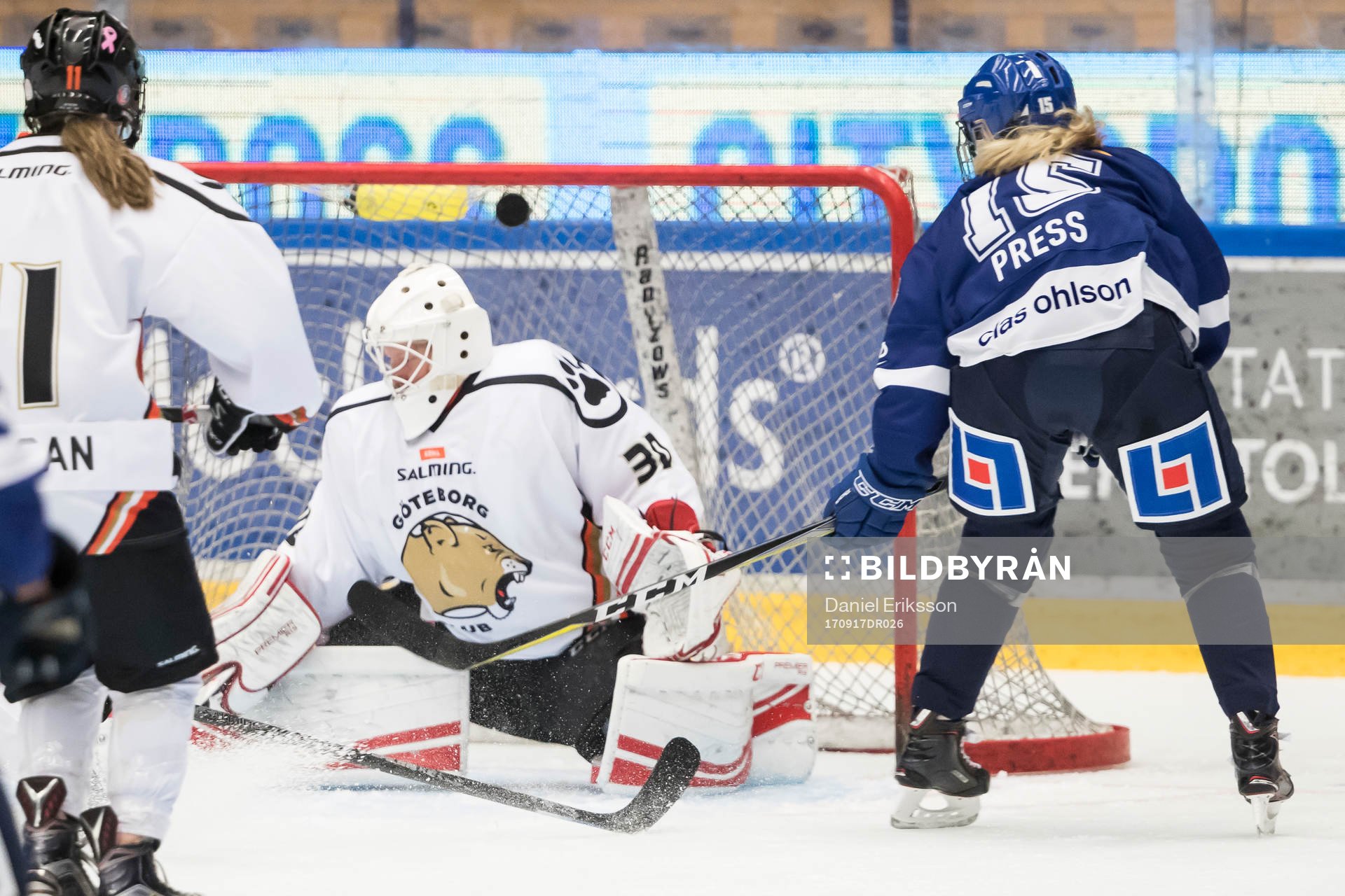 Leksands Ida Press gör 3-1 bakom Göteborgs målvakt